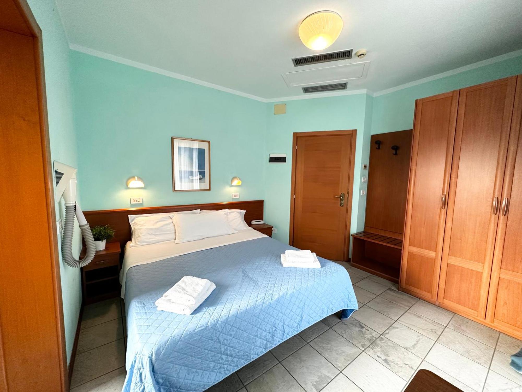 Hotel Kennedy Rimini Esterno foto